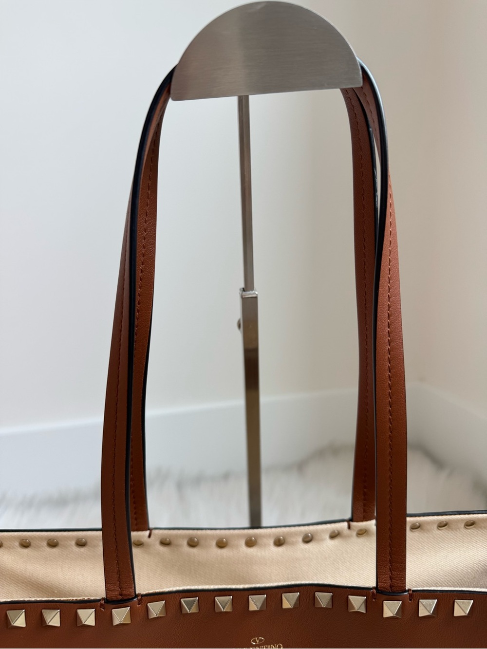 Authentic Valentino Rockstud raffia straw and brown leather tote bag - Picture 6 of 15